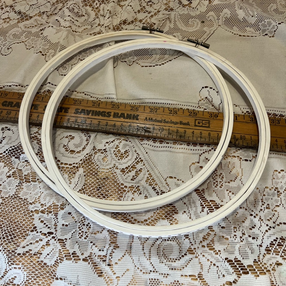 (3/$15) 🌟 Set of two Embroidery Hoops